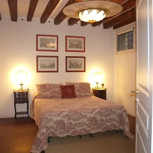 Al Pozzo Dei Scoacamini, 100 M From San Marco, Ground Floor Italia